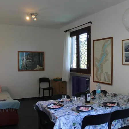 Tana Della Volpe Apartamento Ispra